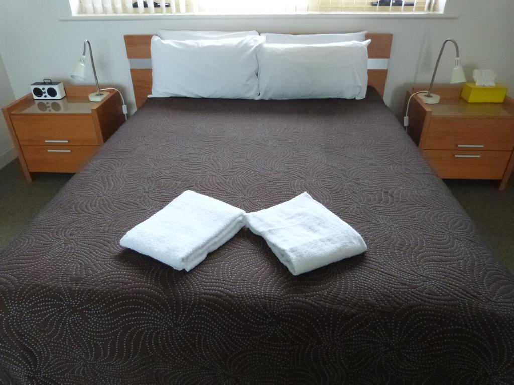Glenelg Holiday Apartments - Corfu Adelaide Room photo